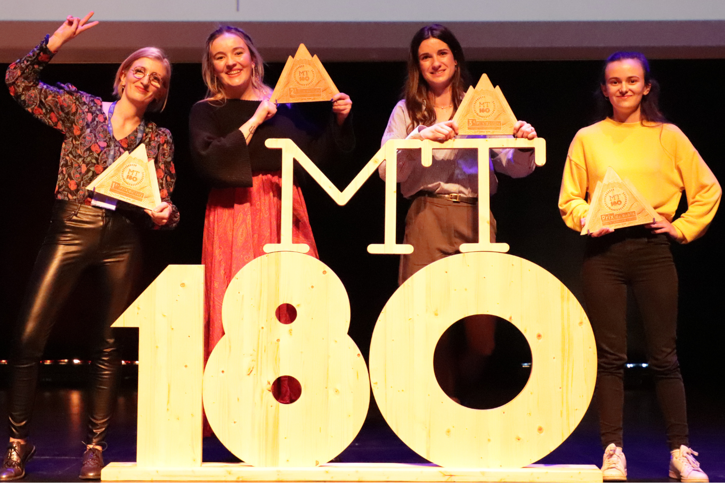 De gauche à droite, Cordélia Salomez-Ihl (1er prix du jury), Anna Theurel (2e prix du jury), Marie-Charlotte Picard (3e prix du jury) et Louise Velut (prix du public) © Université Savoie Mont Blanc